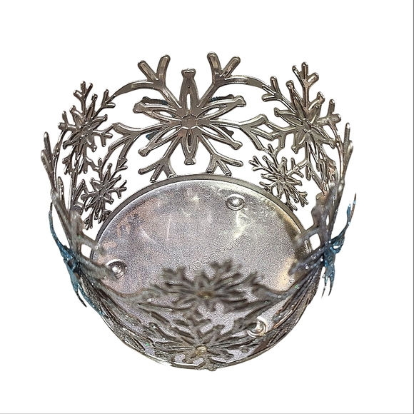 Glitter Snowflake Short 3-Wick Candle Holder Silver, Blue, & White - Picture 2 of 4